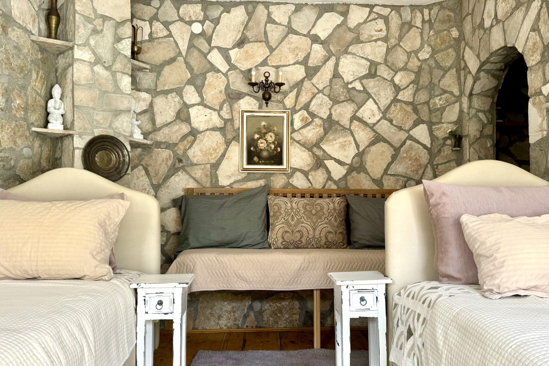 Read more about the article Authentic Stone House – Twin Room 1